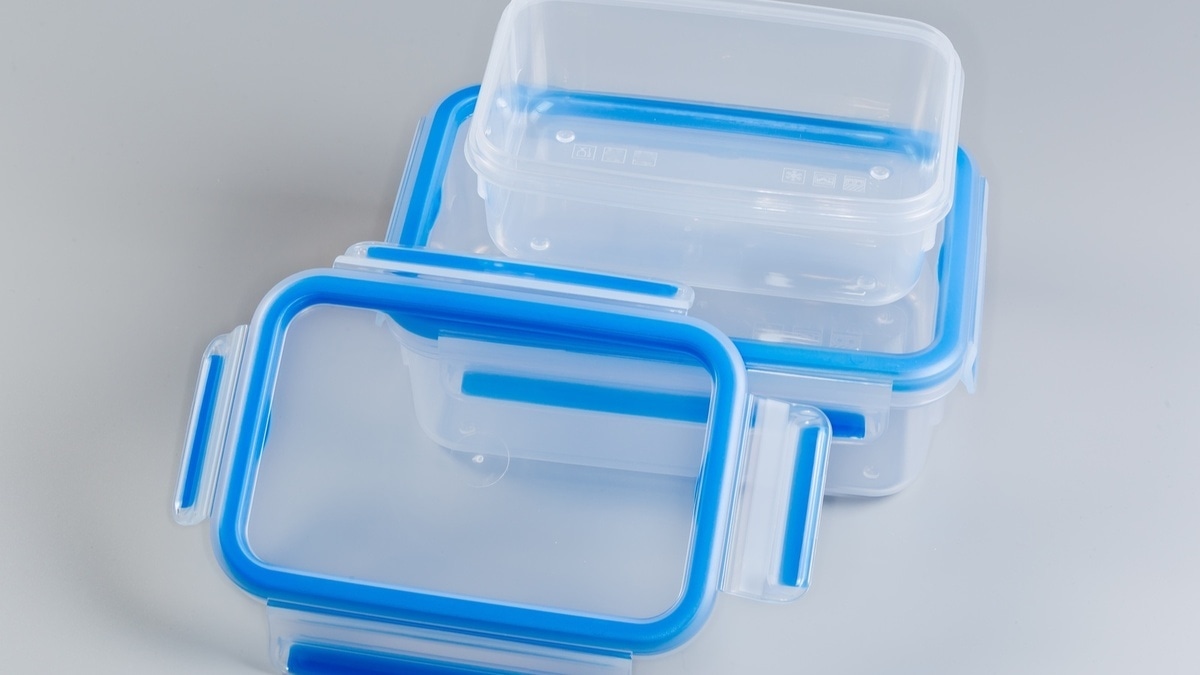 Запахи исчезают за час — вот как вернуть старым контейнерам свежий вид 