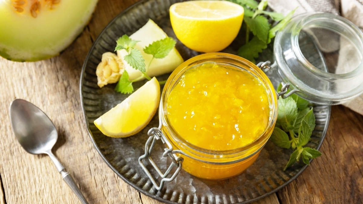 Не только вода: ученые выяснили, какие продукты снижают риск образования камней в почках