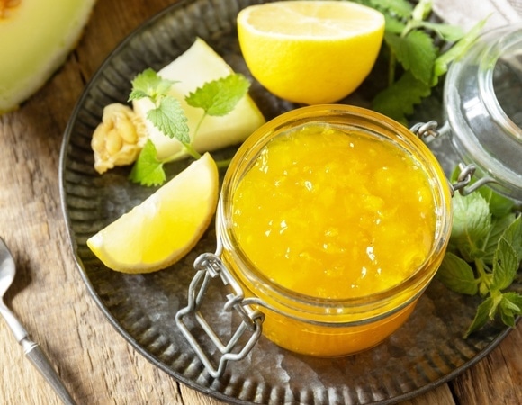 Не только вода: ученые выяснили, какие продукты снижают риск образования камней в почках