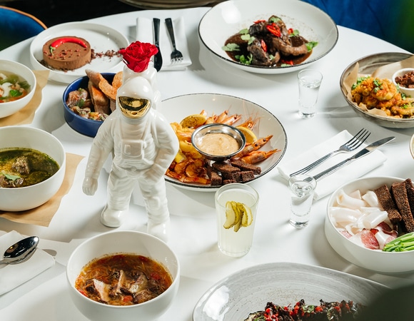 От борща и хаша до "Кровавой Мэри" — похмельные меню в ресторанах Москвы