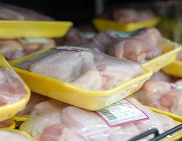 В такой упаковке мясо никогда не замораживают: важно знать, чтобы не испортить продукт