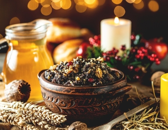 Правда ли, что на Рождество готовят 12 блюд, подают кутью и ставят на стол свечку? Иерей объяснил, диктует ли церковь правила сервировки