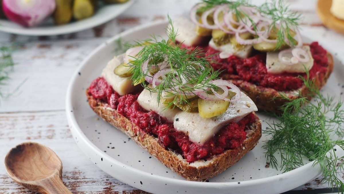 "Диета викингов" набирает популярность: врач предупредила о рисках похудения по-скандинавски