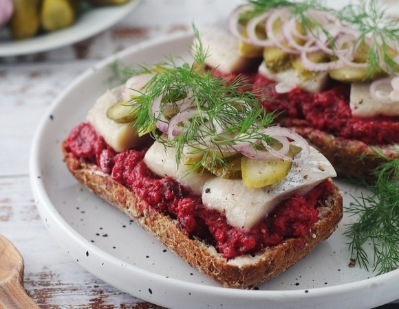 "Диета викингов" набирает популярность: врач предупредила о рисках похудения по-скандинавски