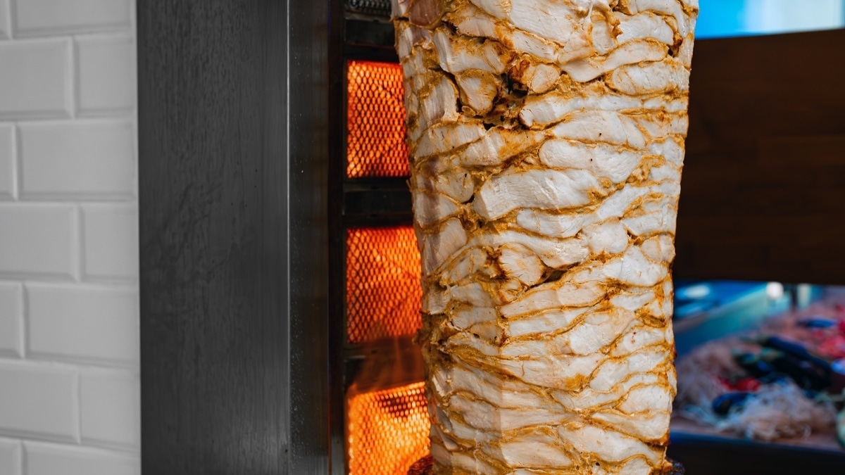 Стало известно, когда в России планируют утвердить ГОСТ на шаурму 