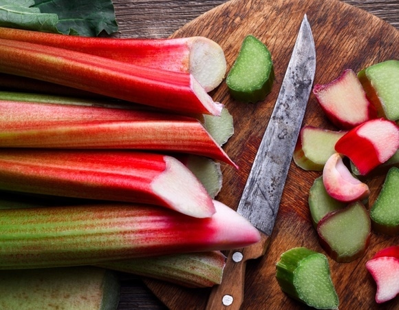 Пригорела кастрюля или сковородка? Один овощ заменяет набор бытовой химии с борьбе с "чернотой"