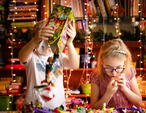 Когда по одной, когда побольше: педиатр сказал, сколько конфет может съесть ребенок за день 