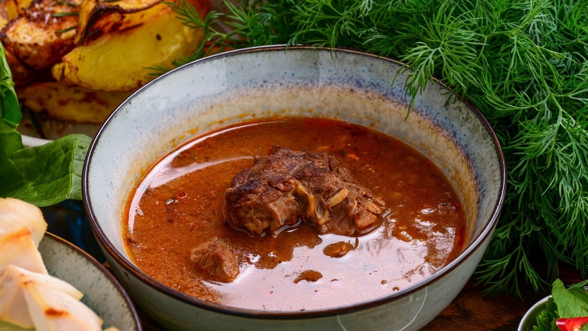 Харчо как харчо, но почему-то съедают за день: в суп добавляю один ингредиент, про который раньше не знала