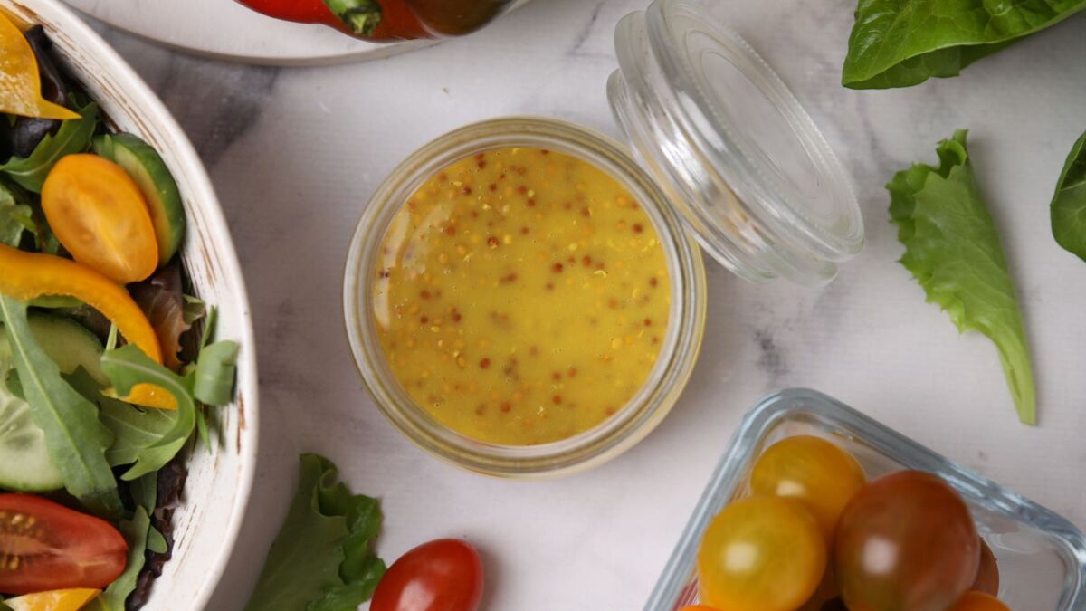 Салатная заправка от Джулии Чайлд, которая заставит полюбить овощи даже самых ярых их хейтеров Салатная заправка от Джулии Чайлд, которая заставит полюбить овощи даже самых ярых их хейтеров