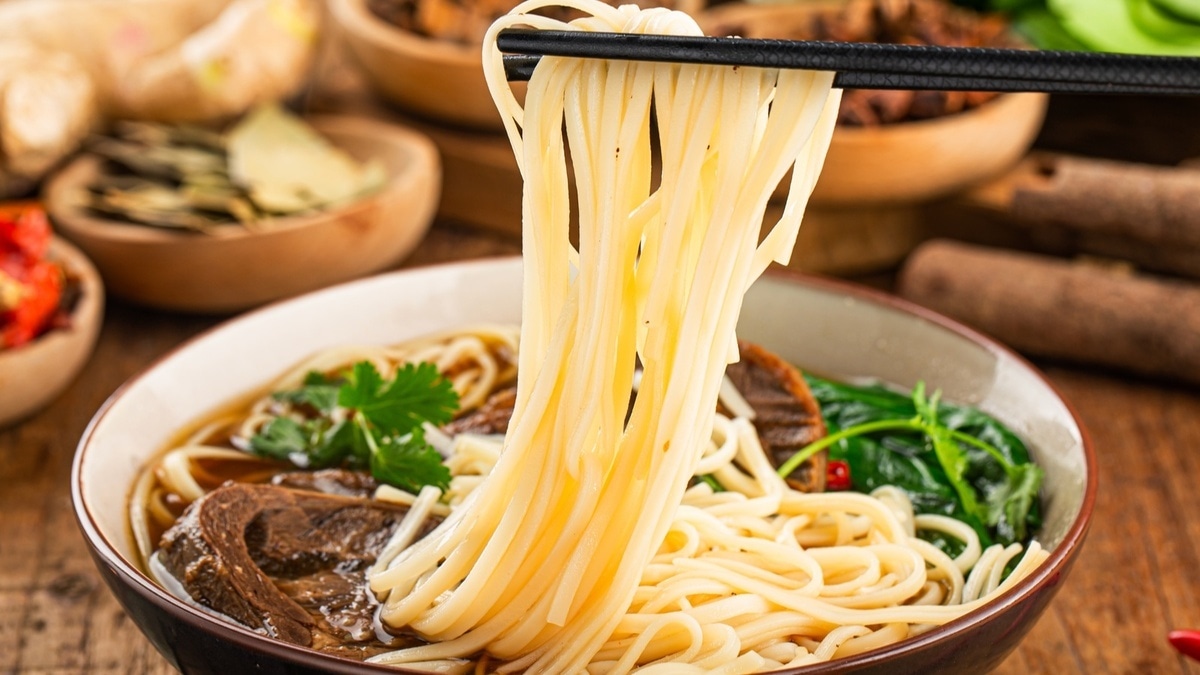 Лучше борща съесть: диетолог Гинзбург заявил, чем плох азиатский рамен Лучше борща съесть: диетолог Гинзбург заявил, чем плох азиатский рамен