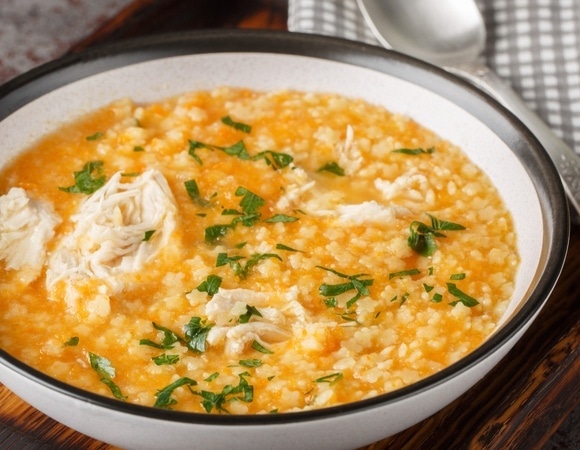 Итальянский "пенициллин" из 5 ингредиентов: такой суп мигом поставит на ноги во время простуды