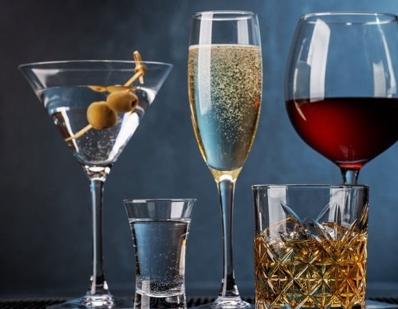 Врач назвала самый вредный способ употребления алкоголя