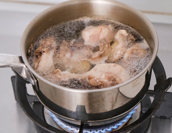 Бабушкин способ: как сварить волшебно прозрачный куриный бульон