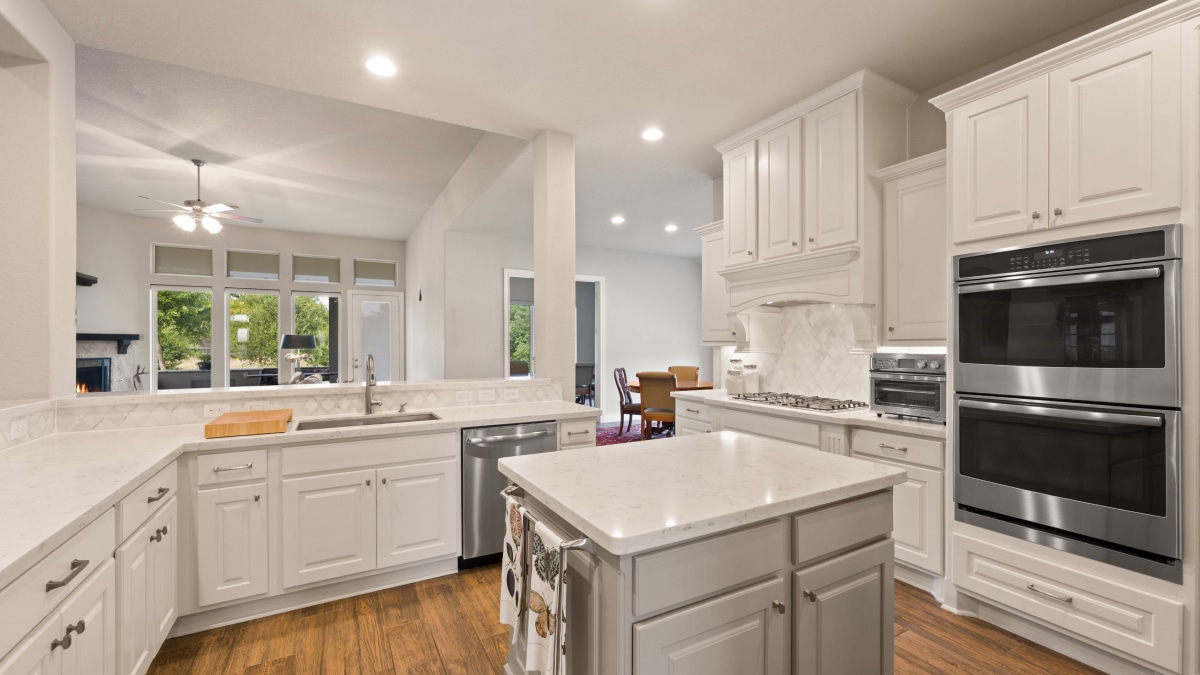 Натуральная формула блеска: домашний способ побороть застарелый жир на шкафах Натуральная формула блеска: домашний способ побороть застарелый жир на шкафах