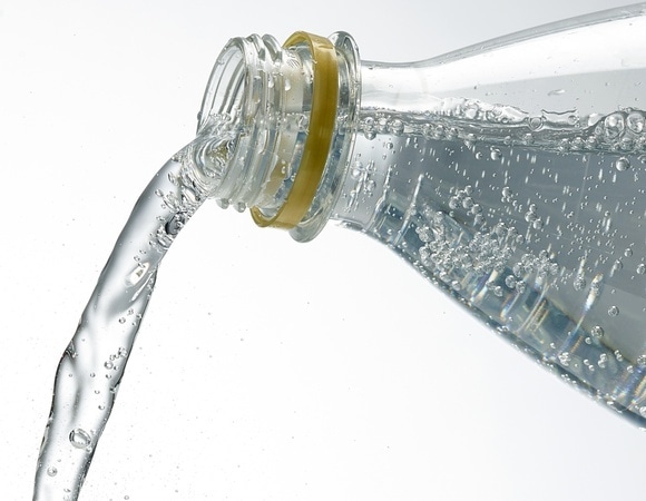 Названы напитки, которые усиливают обезвоживание: к ним подавайте стакан воды, а лучше два 