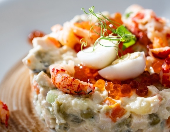 Новогоднее настроение, не уходи! В январе готовлю оливье по-другому — меняю один ингредиент и получается еще лучше