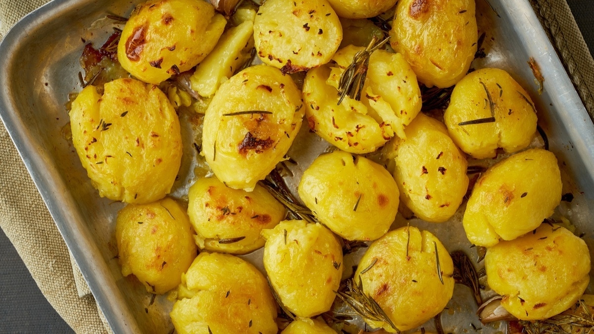 Такая мягкая, что тает: обычную картошку подаю только так — по вкусу получается "как молодая"