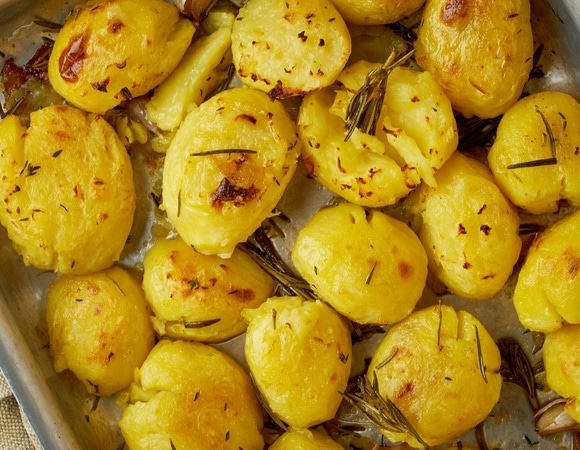 Такая мягкая, что тает: обычную картошку подаю только так — по вкусу получается "как молодая"