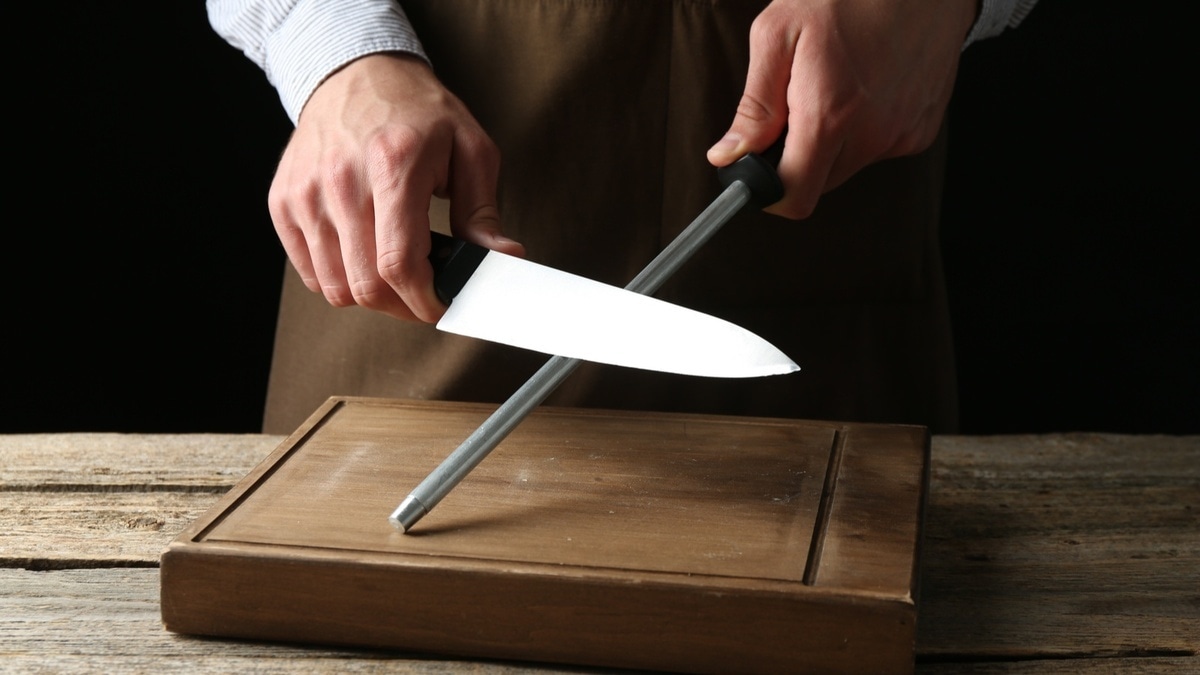 Как часто нужно точить ножи и когда их пора выбрасывать? Шеф-повар подсказал, как не получить "кусок неудобного металла с ручкой" Как часто нужно точить ножи и когда их пора выбрасывать? Шеф-повар подсказал, как не получить "кусок неудобного металла с ручкой"