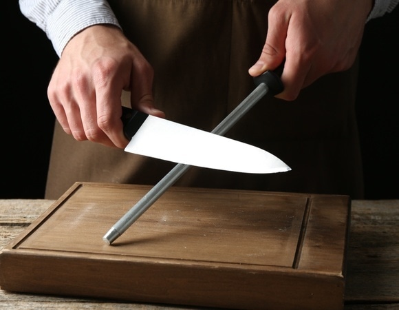 Как часто нужно точить ножи и когда их пора выбрасывать?  Шеф-повар подсказал, как не получить "кусок неудобного металла с ручкой"