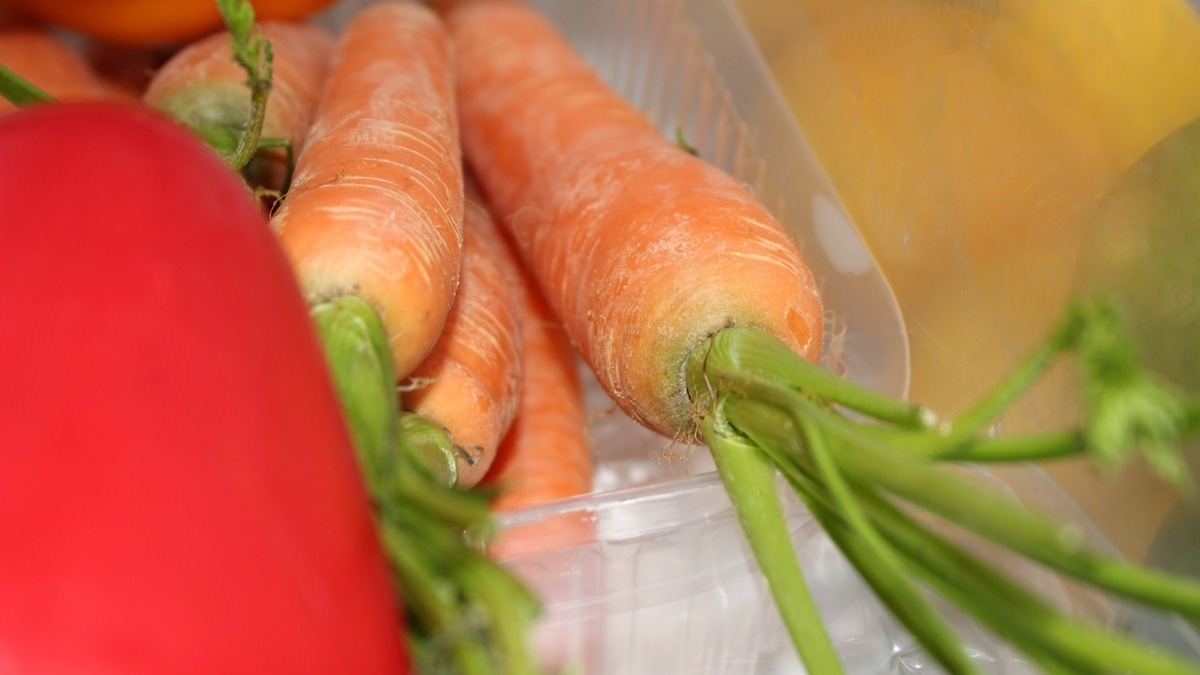 Диетолог раскрыла простой способ продлить свежесть моркови до 4 недель — обычно мы делаем не так