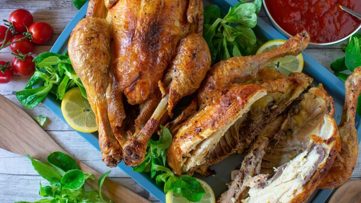 Как равномерно приправить курицу: шеф-повар раскрыла секрет — все дело в расстоянии