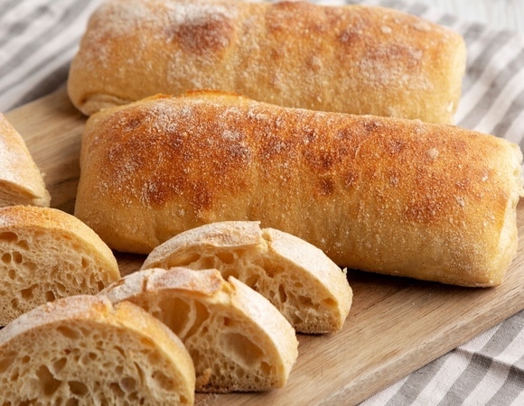 Багеты больше в магазине не ищу — пеку дома: получается ничуть не хуже и так хрустит! 