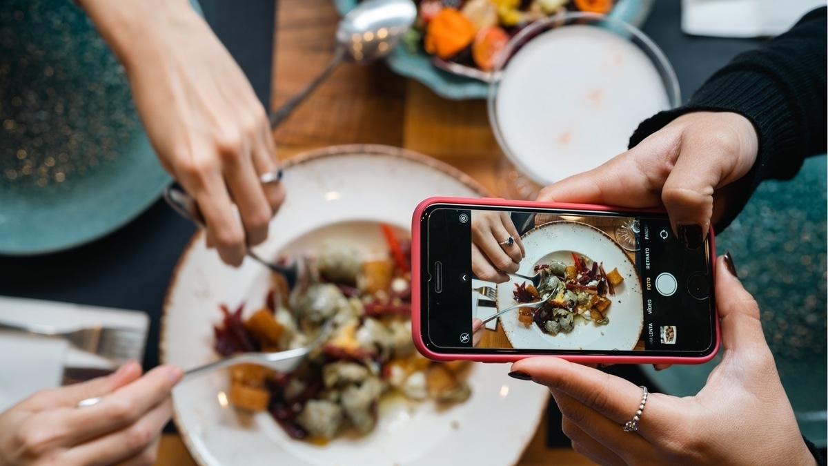Могут ли икра и лобстеры на столе заинтересовать налоговую — адвокат объяснила, стоит ли волноваться 
