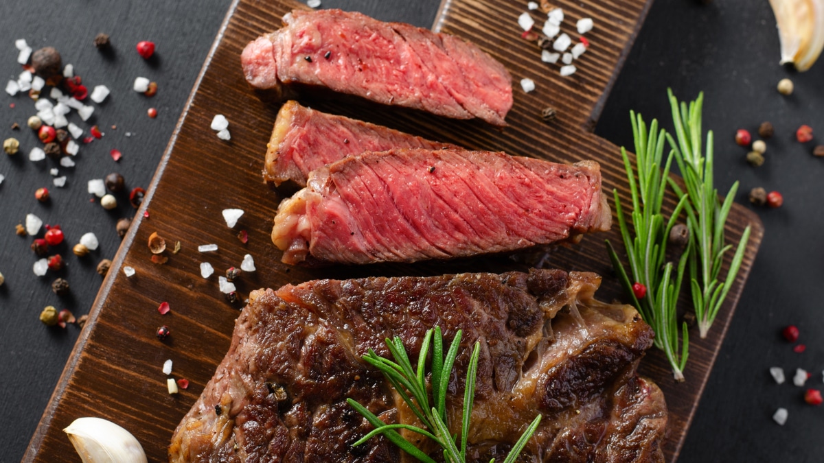 Не режь сразу! Ошибки, которые превращают хороший стейк в "подошву"