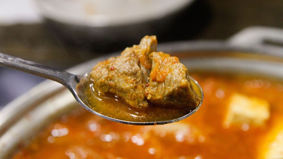 Большинство допускает эту ошибку при приготовлении тушеной говядины: шеф-повар объяснил, как не надо делать