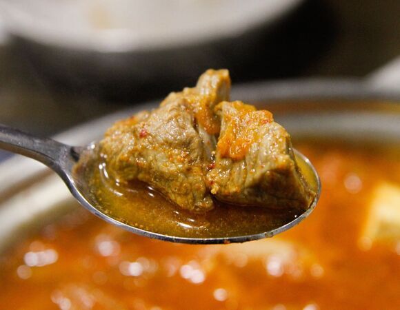 Большинство допускает эту ошибку при приготовлении тушеной говядины: шеф-повар объяснил, как не надо делать