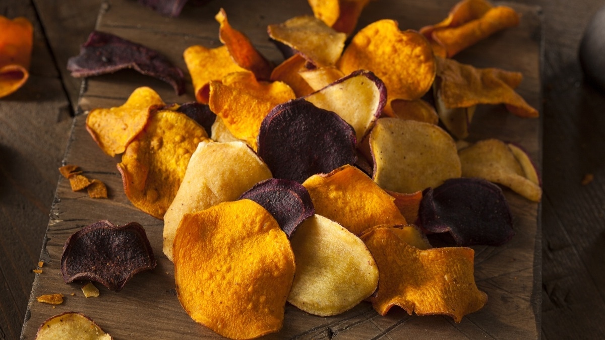 Вот вам и ЗОЖ: овощные чипсы оказались не лучше обычных — нутрициолог развеяла популярный миф