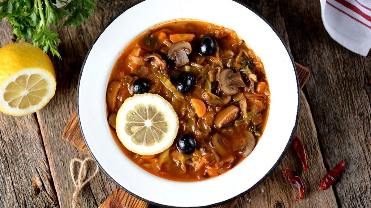 Когда я сварила солянку так, домашние долго смотрели в изумлении, а затем слопали все в мгновение ока: это мое спасение!