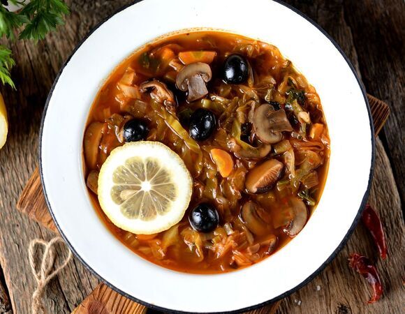 Когда я сварила солянку так, домашние долго смотрели в изумлении, а затем слопали все в мгновение ока: это мое спасение!