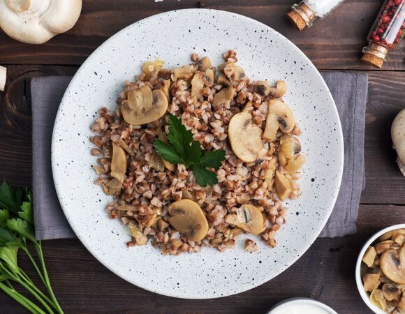 Всегда считала гречку "продуктом для бедных", пока не попробовала готовить ее так: рецепт попросила даже свекровь