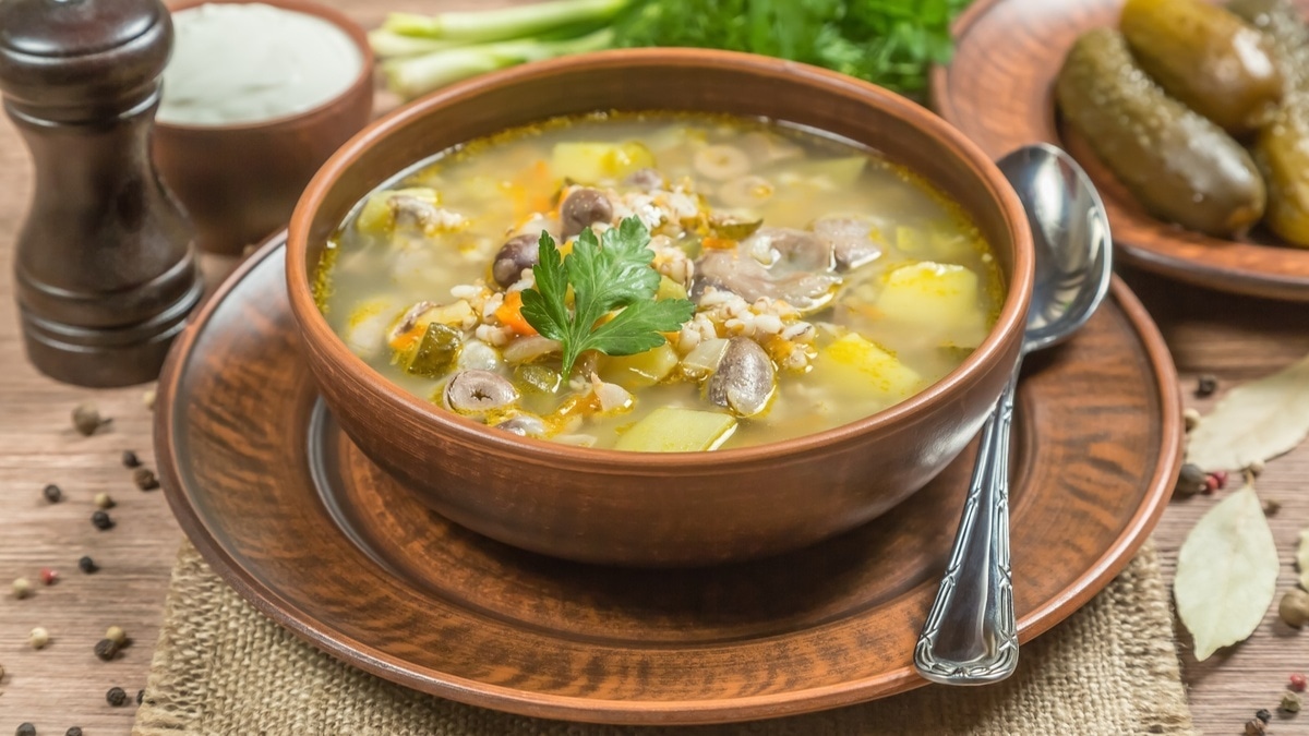 Сделала невероятный рассольник с 3 крупами — теперь обычный кажется пустым 