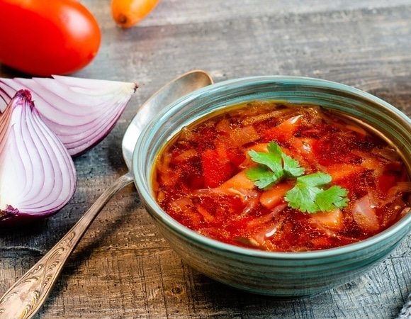 Нужен ли в борще томат? Шеф-повар Кудряшов научил сохранять яркий цвет с добавками и без них