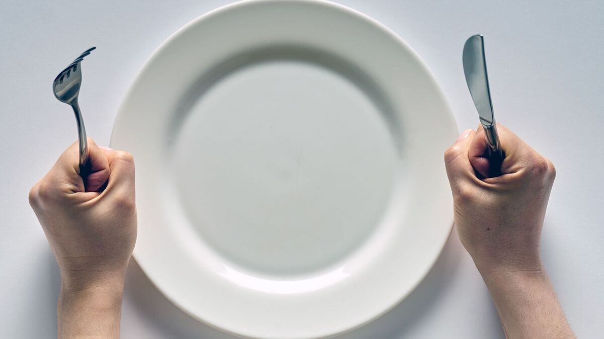 От голодовки после праздников станет только хуже, предупреждает терапевт: "Авария для организма"