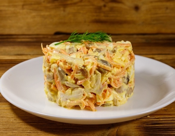 Не знала, как вкусно приготовить печень — начала с этого салата: съели даже те, кто к субпродуктам равнодушен