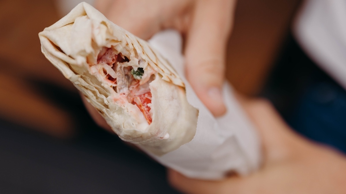 Диетолог предупредила о неожиданной опасности покупной шаурмы: не в отравлении дело