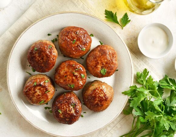 Эти быстрые котлетки из сыра на завтрак избавили меня от мешков под глазами: теперь высыпаюсь каждый день