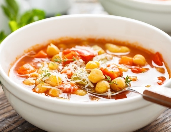 Убрала из супа крупы, заменив их на этот продукт: рецепт сразу разлетелся по подругам 