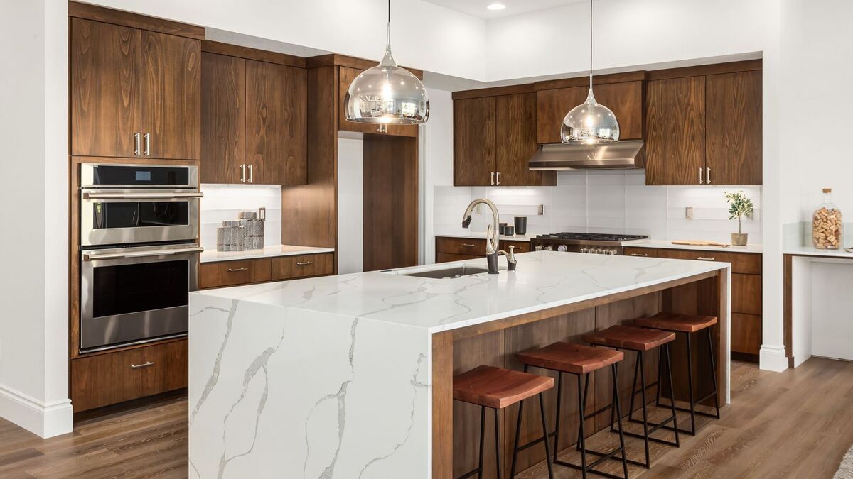 Главные оттенки в кухонном интерьере в 2026: тихая роскошь и минимализм как отражение настроение общества