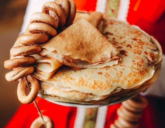 Почему в 2026 году Масленица так рано? 