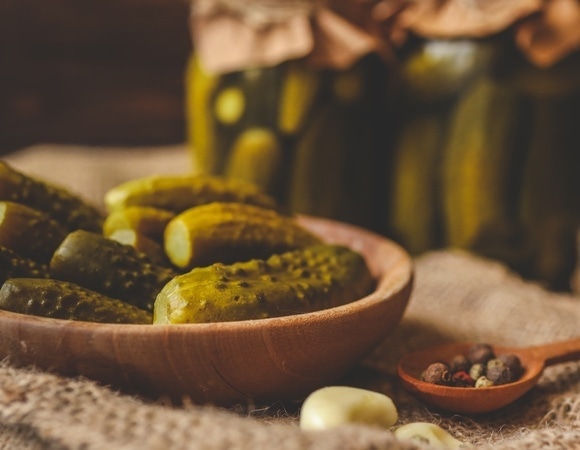 Диетологи рассказали, как соленые огурцы помогают в похудении: добавили эксклюзивный рецепт от шеф-повара