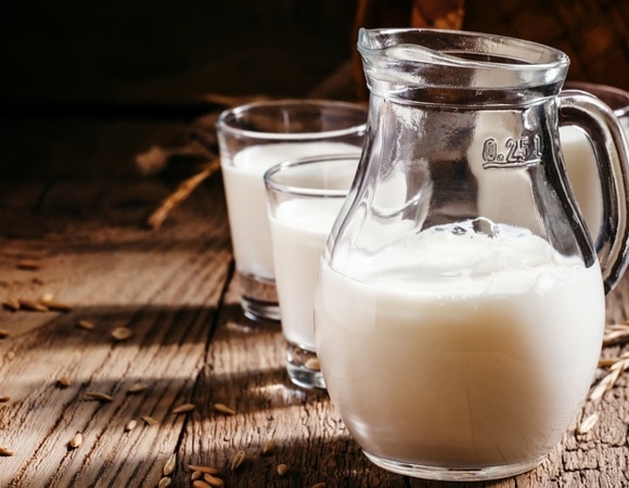 Диетолог объяснила, какое молоко организм усваивает легче: не коровье