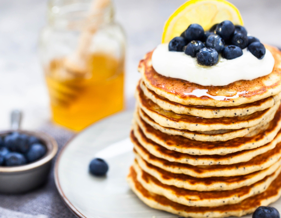 Я рискнула добавить лимон в панкейки — и получила десерт, который не стыдно подать гостям: попробуйте и вы приготовить по этому рецепту