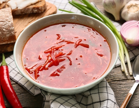 Врач определила самый полезный рецепт борща