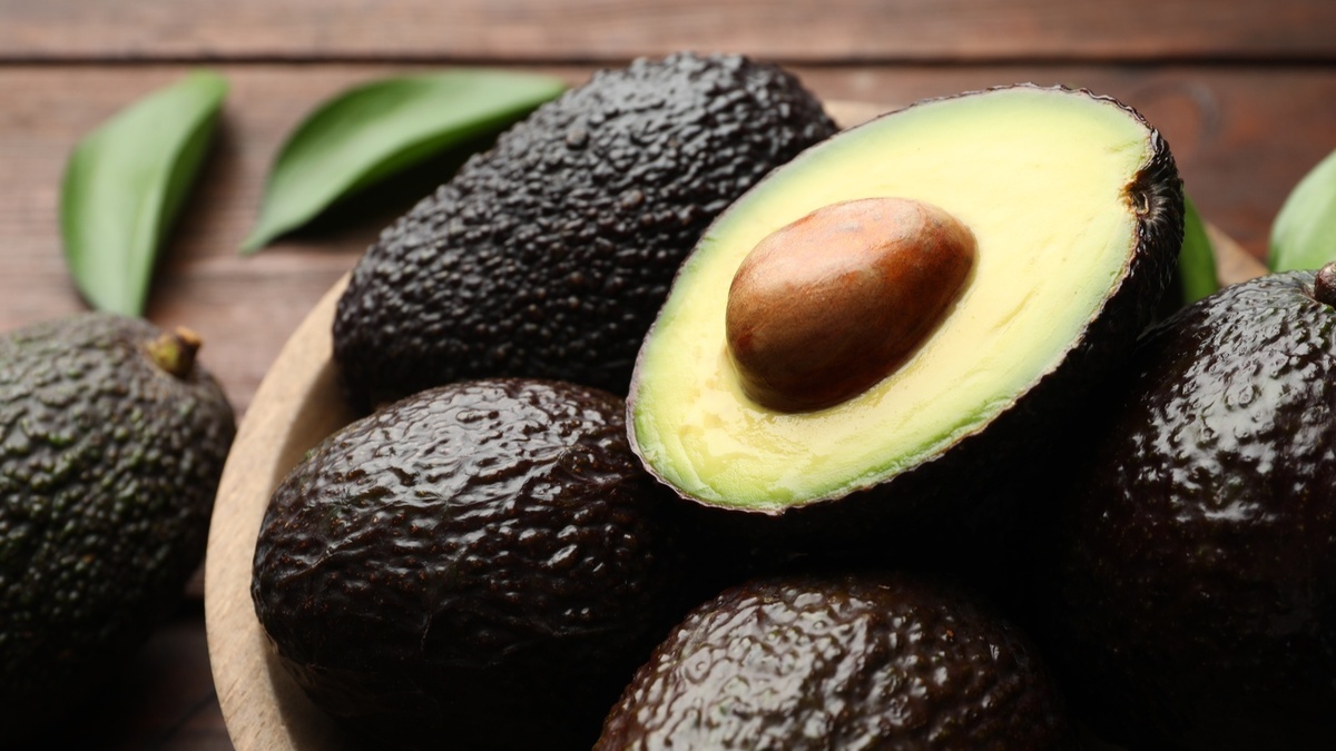 Опасен ли авокадо? Эксперт Малоземов объяснил, стоит ли бояться модного фрукта из-за новых исследований