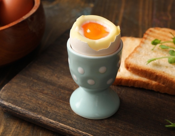 Ровно 5 минут 52 секунды, как японцы: шеф-повар научил варить идеальные яйца "в мешочек"